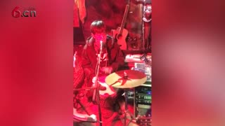 小哥唱歌的声音太有磁性了 17.12.20