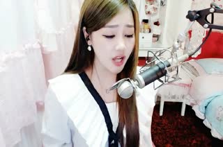 《落花》是飘在风里的一首诗~无声却叫人心动