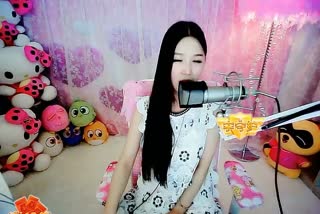 这首歌很火~一曲《爱要逃》唱的真好~