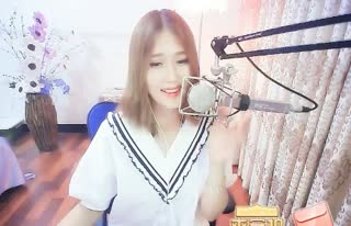 萌妹子走心翻唱《好久不见》