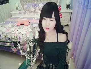 又是一个《落雨的秋》~点点秋雨仿佛诉说着离愁