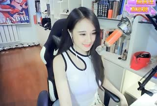这是一首简单的《小情歌》~唱着人们心肠的曲折~