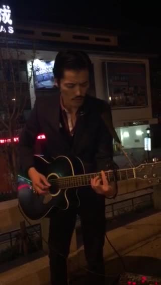 吉他声一响 就征服了我