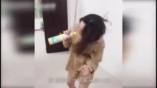 妹纸食堂内疯狂演绎《super star》 状若癫狂
