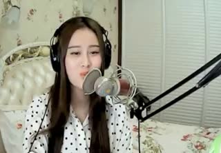 人美歌甜~萌妹子实力演唱《最熟悉的陌生人》~