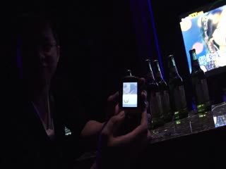 云狐手机酒吧表演一秒钟开啤酒
