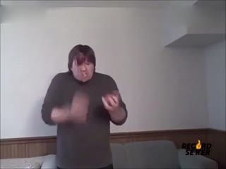 一个完全找不到笑点的视频 我却看几遍笑几遍