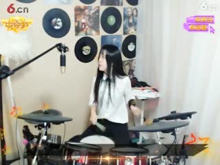 萝莉主播花式玩架子鼓，真的是头一回见！