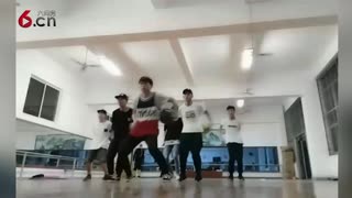是不是把球玩出花来就叫花式篮球？2017.04.20.mp4