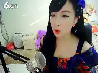 六间房秀场美女南君主播直播中